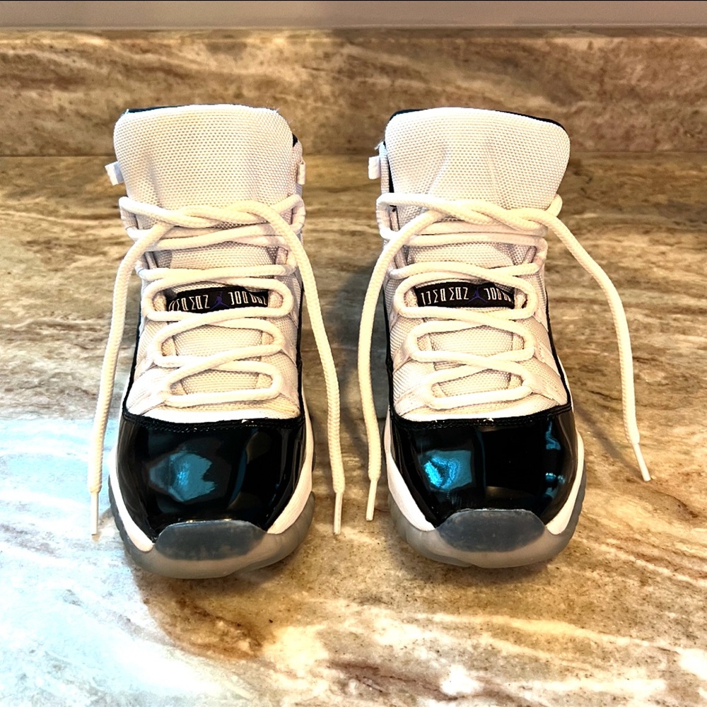 Air Jordan 11 Retro (GS) White/Black-Concord - Picture 2 of 12